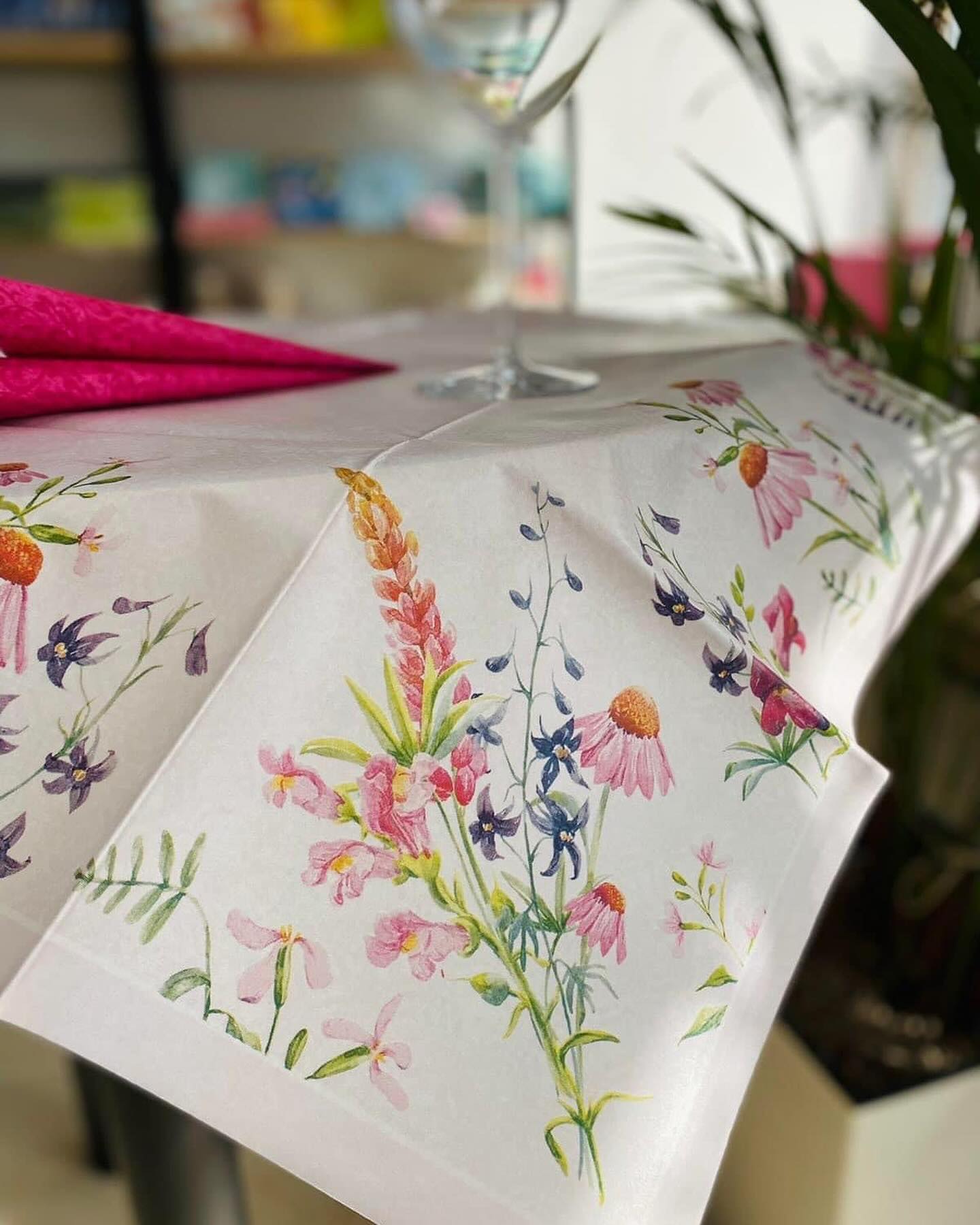 Fata de masa non-textila 84X84CM Floret